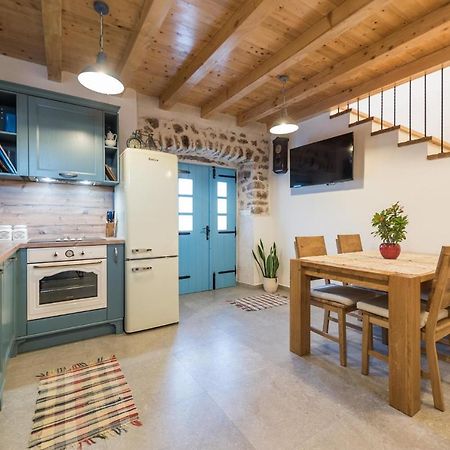 Holiday Home Lipa Nasa Neviđane Eksteriør bilde